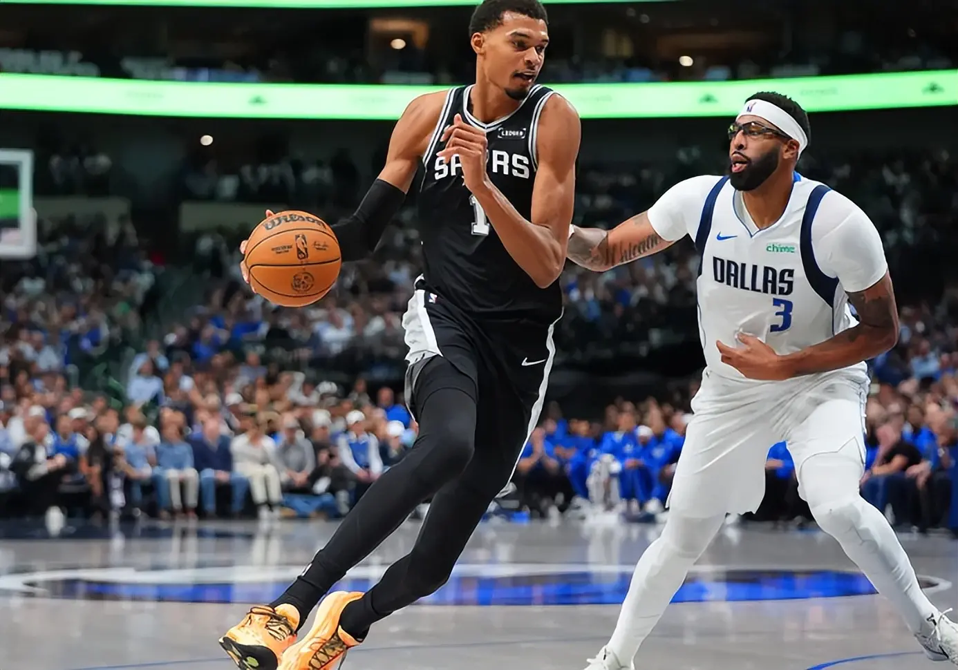 的揭幕战中, 级巨星行列 的揭幕战中, 级巨星行列